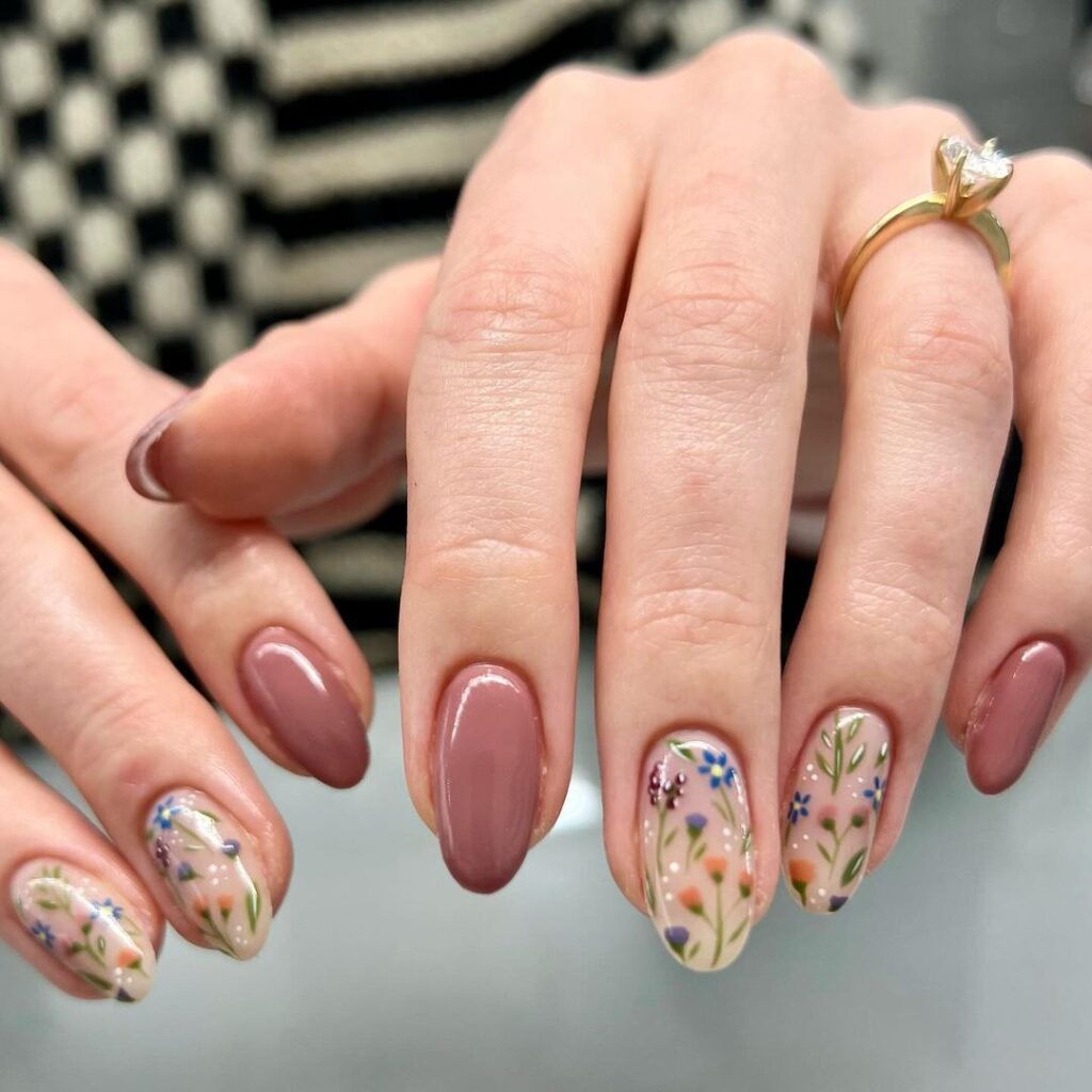 flowers nails in nude color